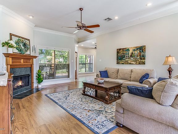 4th image of 1032 Bear Creek Cir