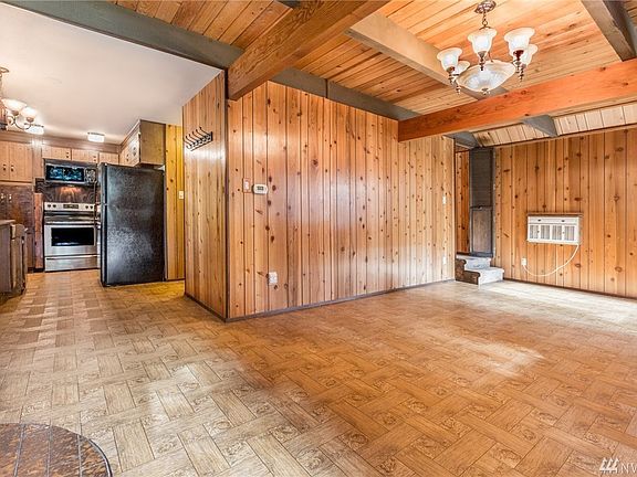 5th image of 18039 Beachcrest Ln SE