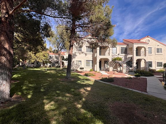 3rd image of 4801 Nara Vista Way Unit 202