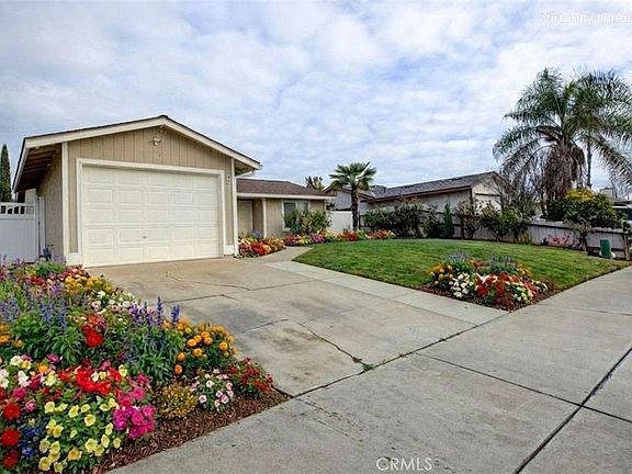 2nd image of 49 W Swallow St