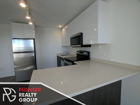 5th image of 940 W Winona St #940704