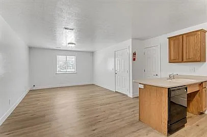 580 S Center St — Photo 4