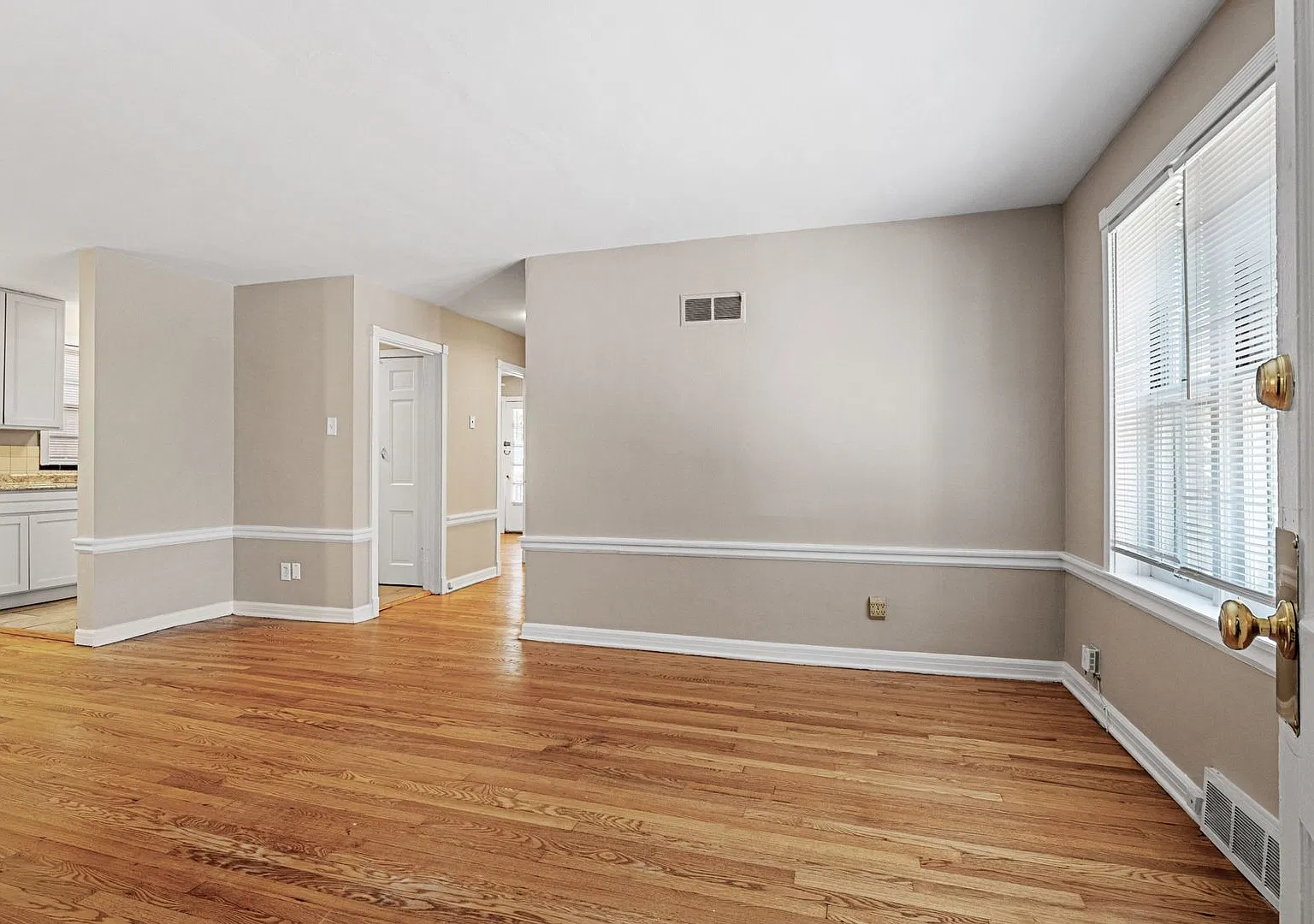 6544 Loran — Photo 3