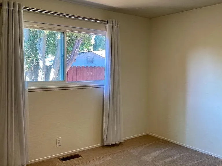 2212 Francis Ave — Photo 26