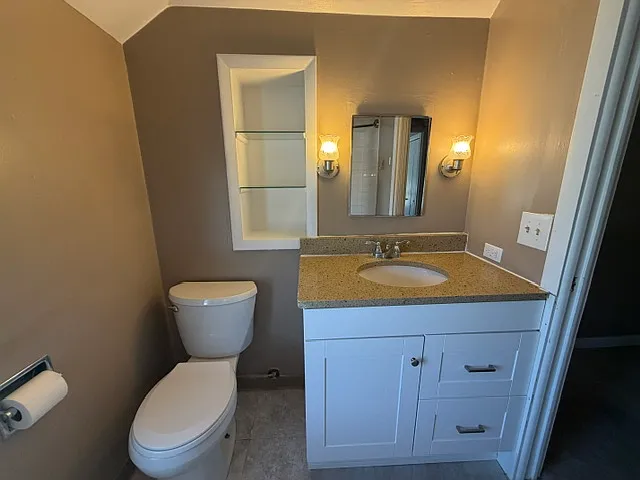 724 Elizabeth St — Photo 12