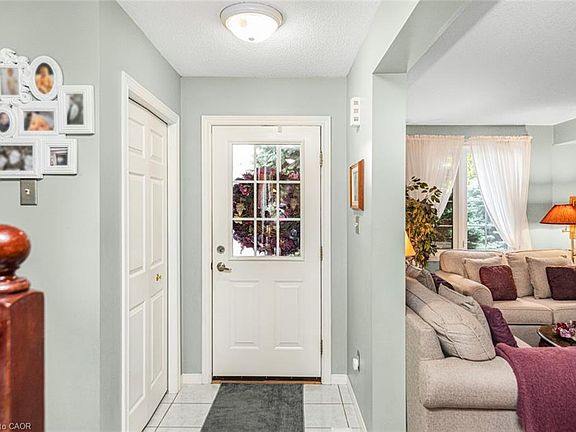 5th image of 10 Richview Dr