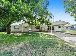 210 Robin Rd, Highland Haven, TX 78654