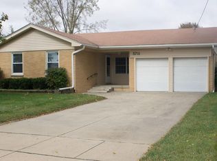 5711 NW 66th Ave, Johnston, IA 50131