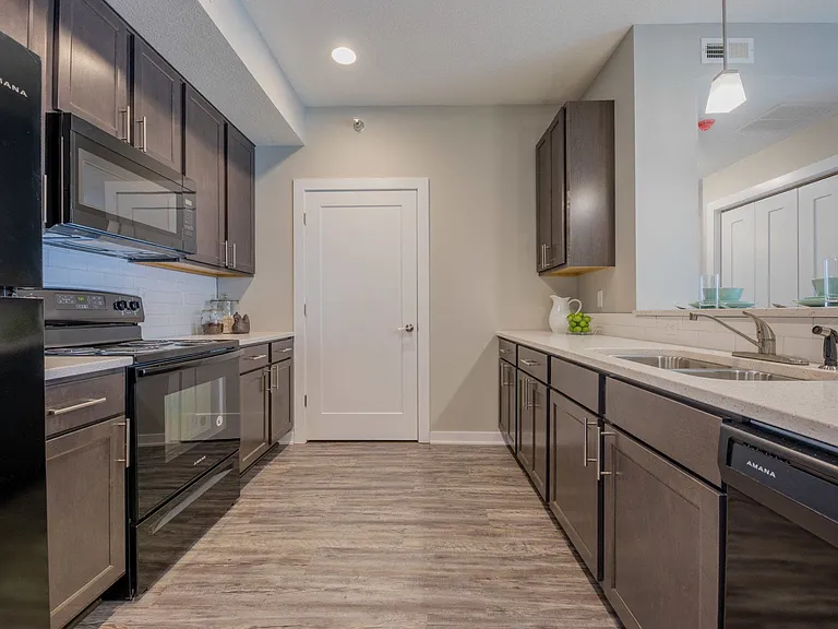 White Oak Apartments — Photo 16