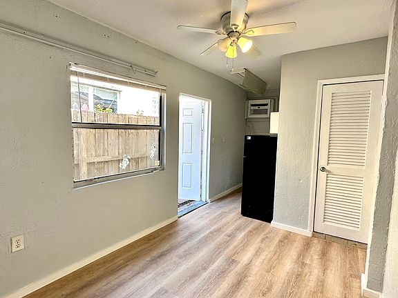 3rd image of 447 Conniston Rd Unit 3