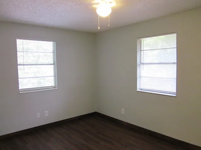 1210 N Oak St — Photo 7