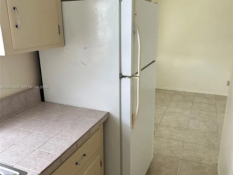 2301 NE 2nd St #6 — Photo 14