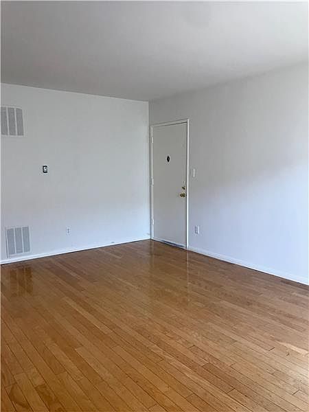 2nd image of 827 10th St APT 2