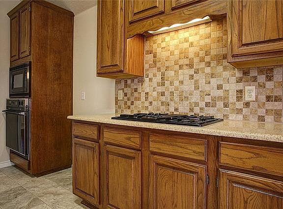 5th image of 2413 Charlene Dr