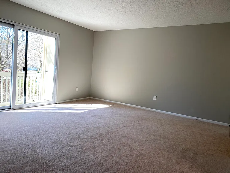 2420 Southgate Sq — Photo 9