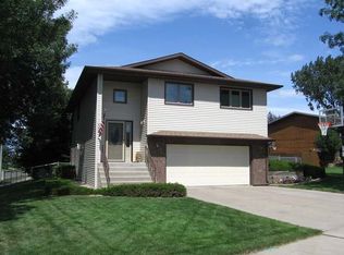 2304 Grant Dr, Bismarck, ND 58501