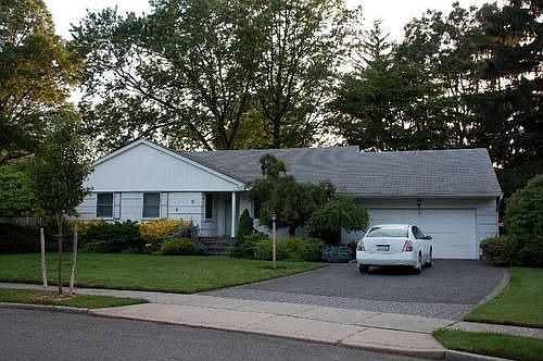 1st image of 8 Harriet Dr