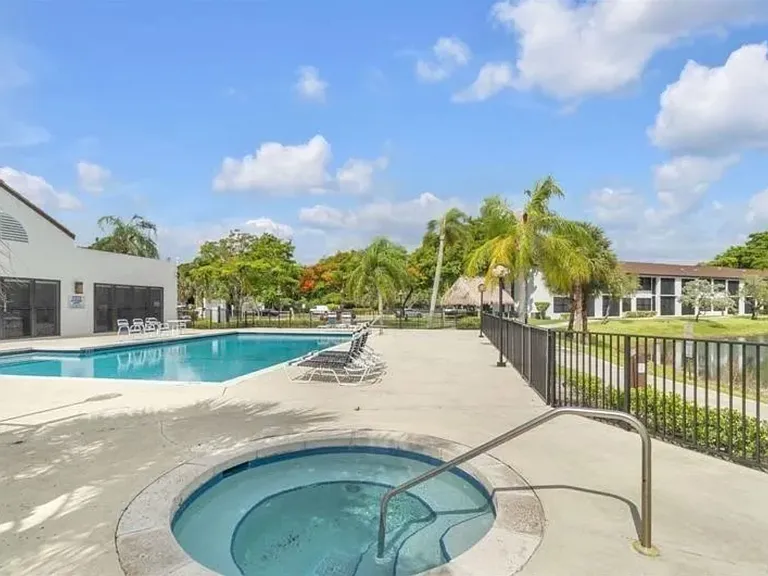 211 Lake Pointe Dr #110 — Photo 6