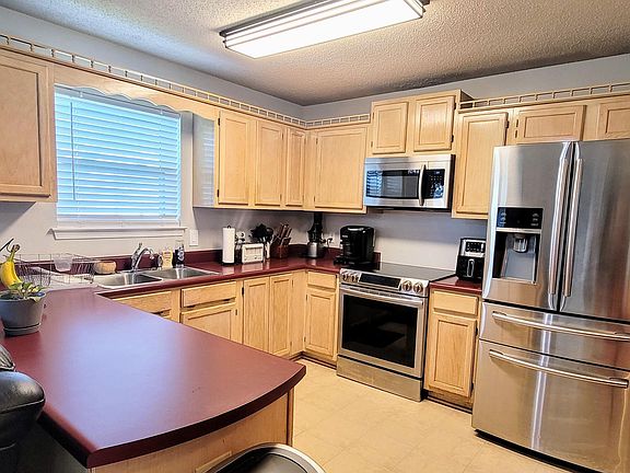 5th image of 10449 Waterford Dr