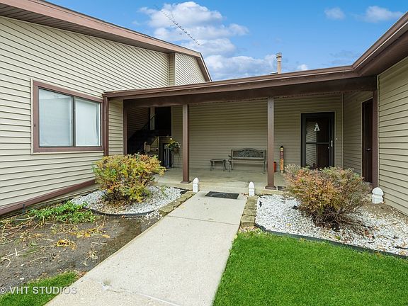 3rd image of 606 Waters Edge Dr #1C