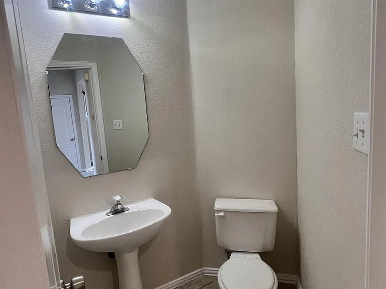 4201 Baccarat Dr — Photo 8