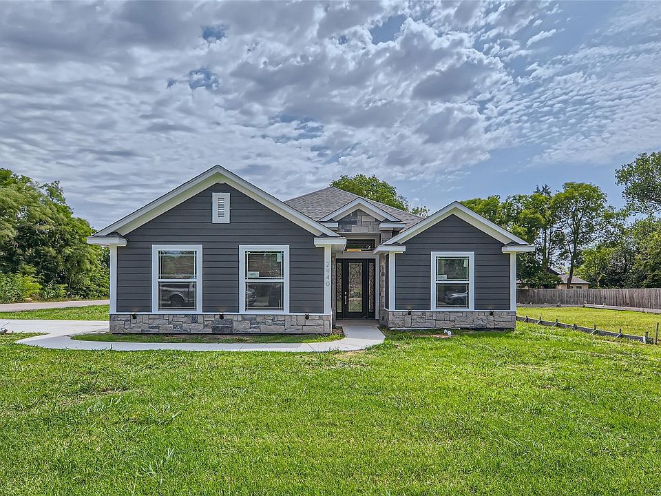 1st image of 2940 Henry Rd