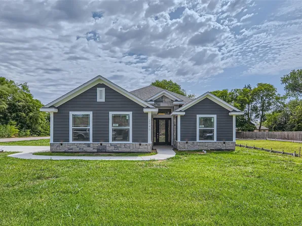 2940 Henry Rd, Lancaster, TX 75134