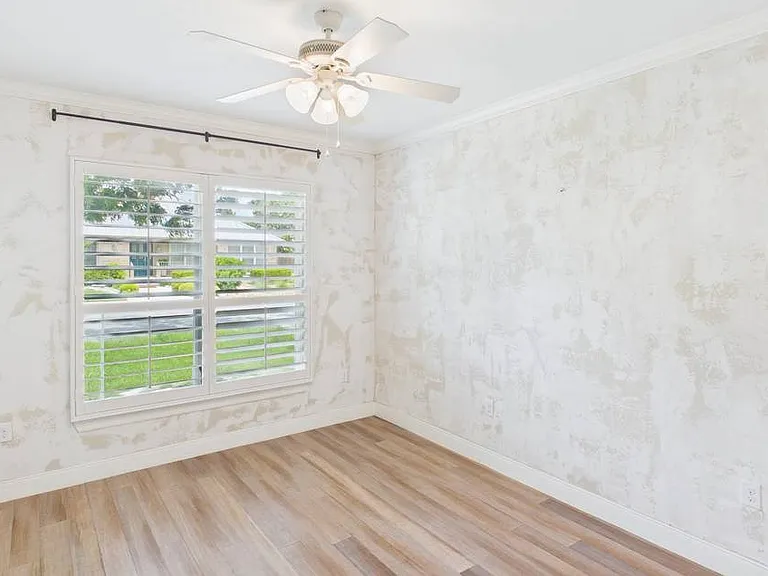 1705 Cherrywood Dr — Photo 9
