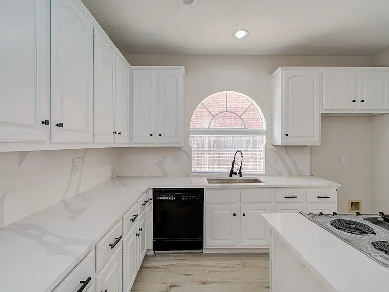 1711 Stone Meadows Ln — Photo 12