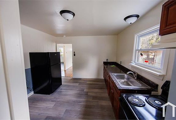 5th image of 12856 Couwlier Ave