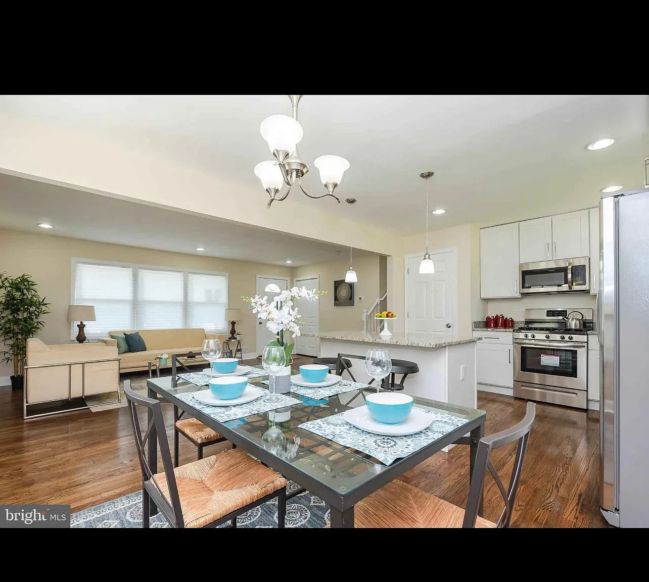 3604 Courtleigh Dr — Photo 2