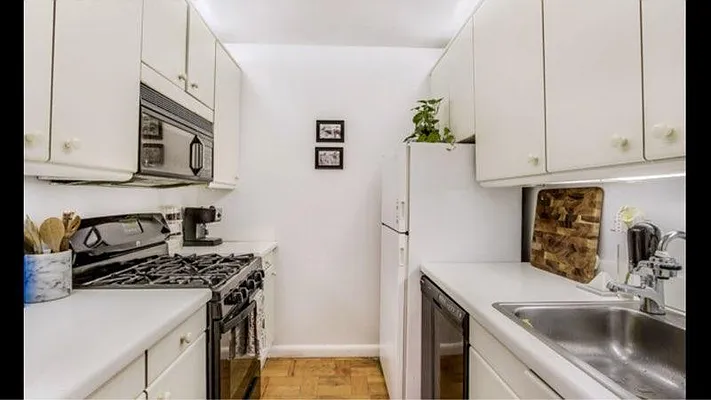 Sold by WIRE International Realty | media 18