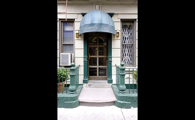 Sold by Douglas Elliman | media 19