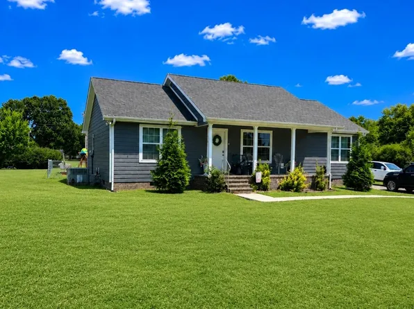 676 Parkway Dr, Smithville, TN 37166