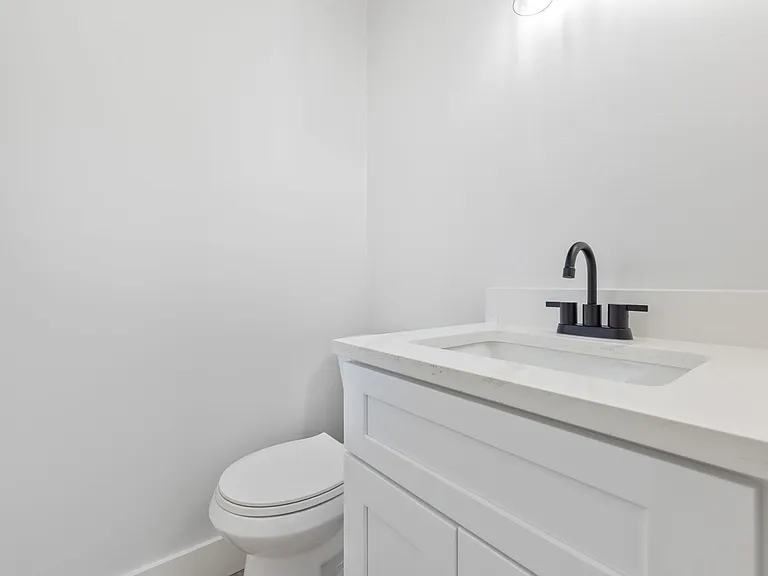 1561 Maravilla Ave — Photo 19