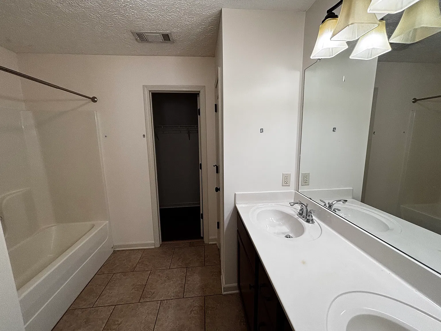3 bed, 1500 sqft, $1,800 — Photo 3