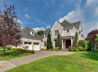 9 Cherry Lawn Blvd, New Rochelle, NY 10804