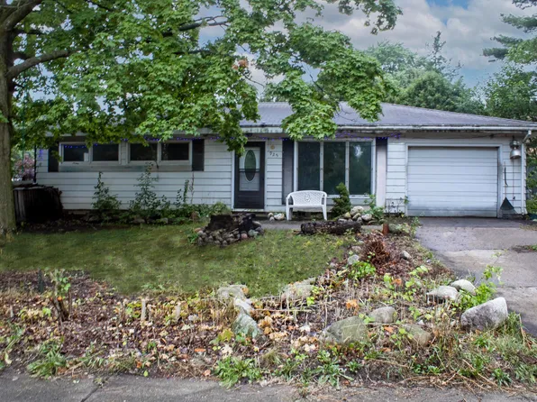 925 Plymouth Ave NE, Grand Rapids, MI 49505