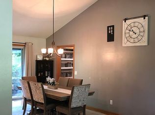 101 Oak Tree Dr, Mount Horeb, WI 53572