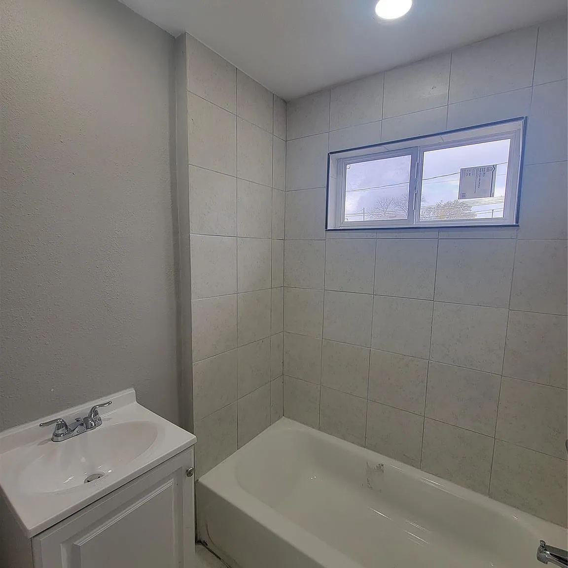 2 bed, 1.0 bath, 740 sqft, $1,125 — Photo 4