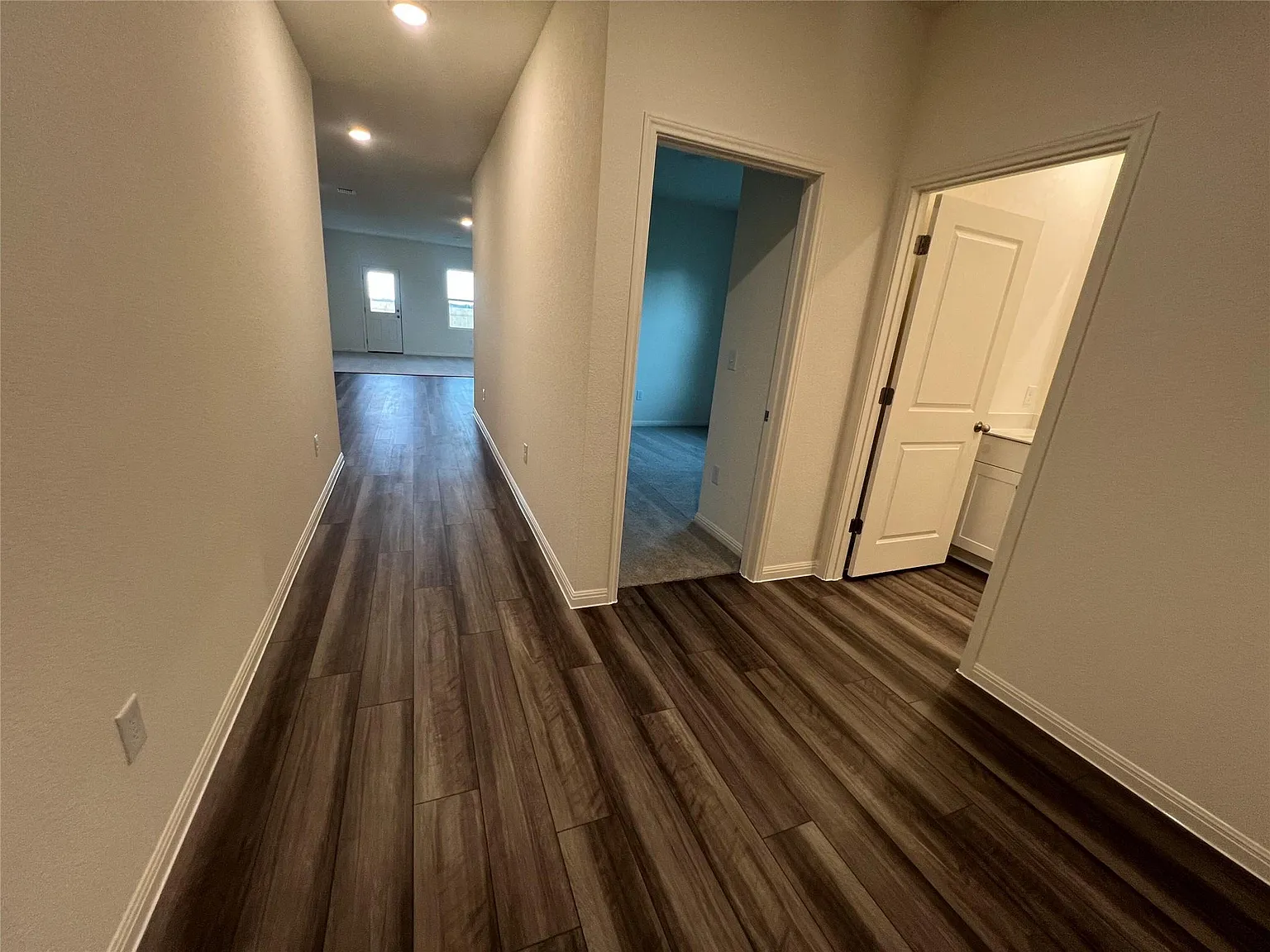 3 bed, 2.0 bath, 1662 sqft, $2,000 — Photo 3
