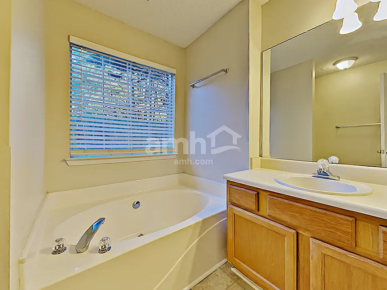 4457 Grove Dr NW — Photo 4