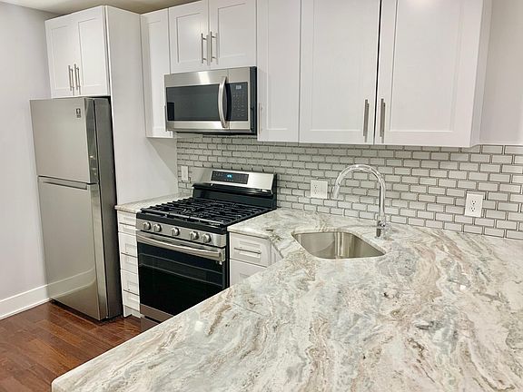 2nd image of 302 Richmond St #25