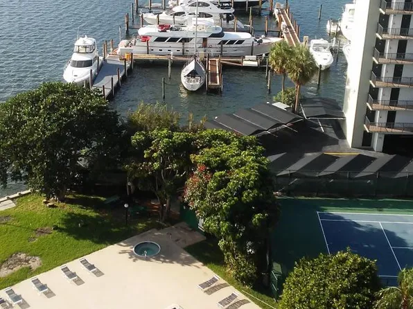 880 NE 69th St APT 11J, Miami, FL 33138