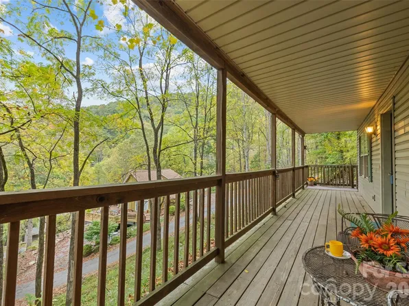 42 Greenview Dr, Maggie Valley, NC 28751