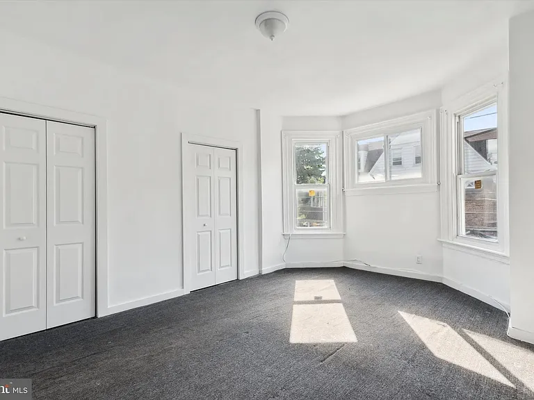 5045 Pulaski Ave — Photo 4