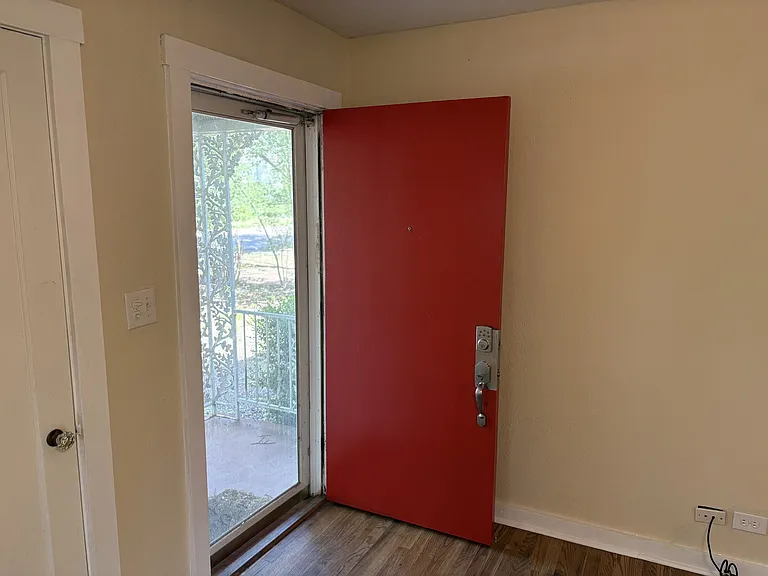 2915 Olive St — Photo 3