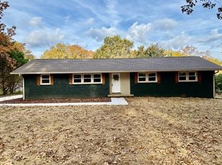 402 Edgewood Dr, Tullahoma, TN 37388