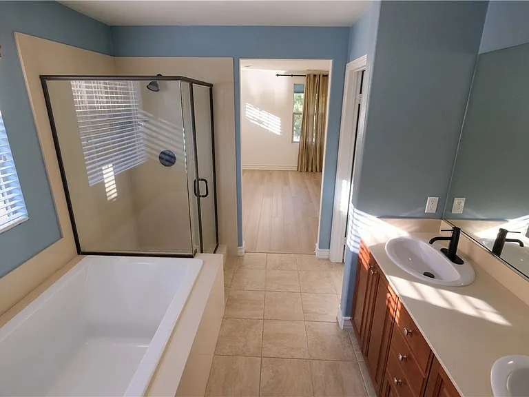 47 Latitude — Photo 23