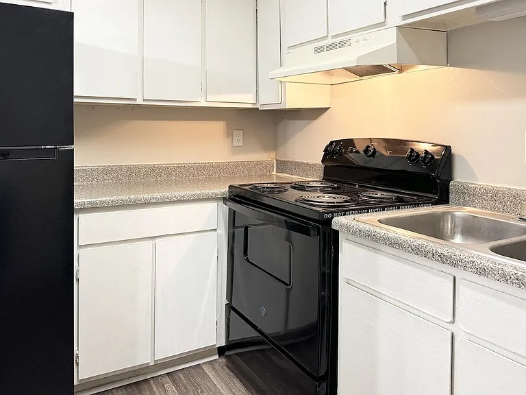 Spring Lake Cove Apartments — Photo 19